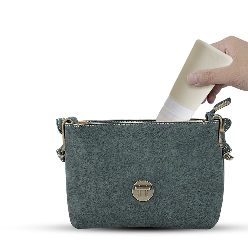 絞れるシリコンボトル