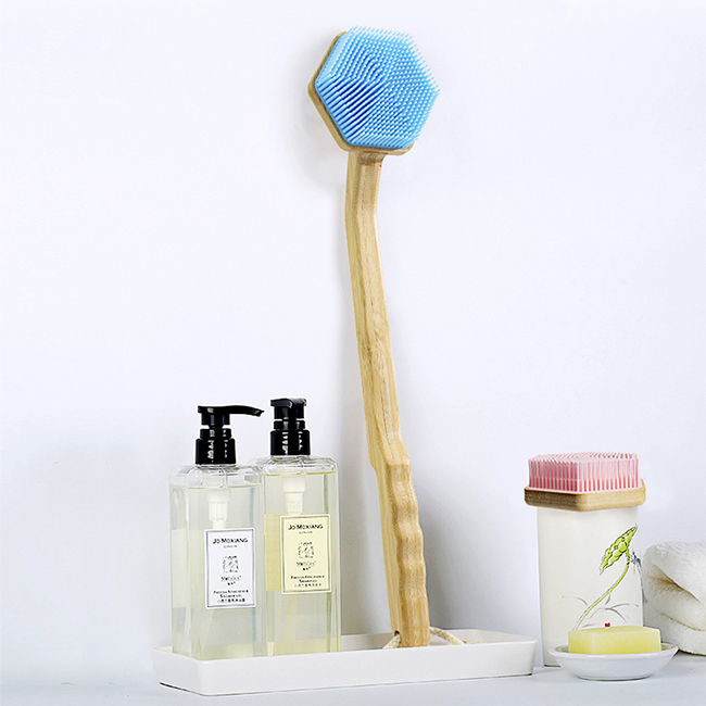 柄の長いシャワーブラシ