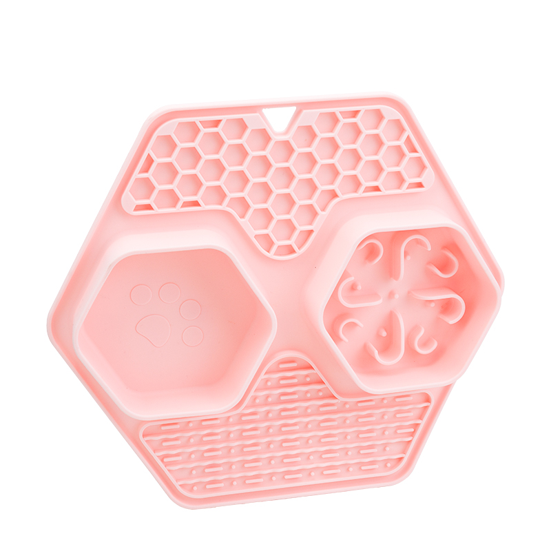 Tapete de silicone para alimentação de cães, que ajuda a diminuir a velocidade com que os cães comem.
