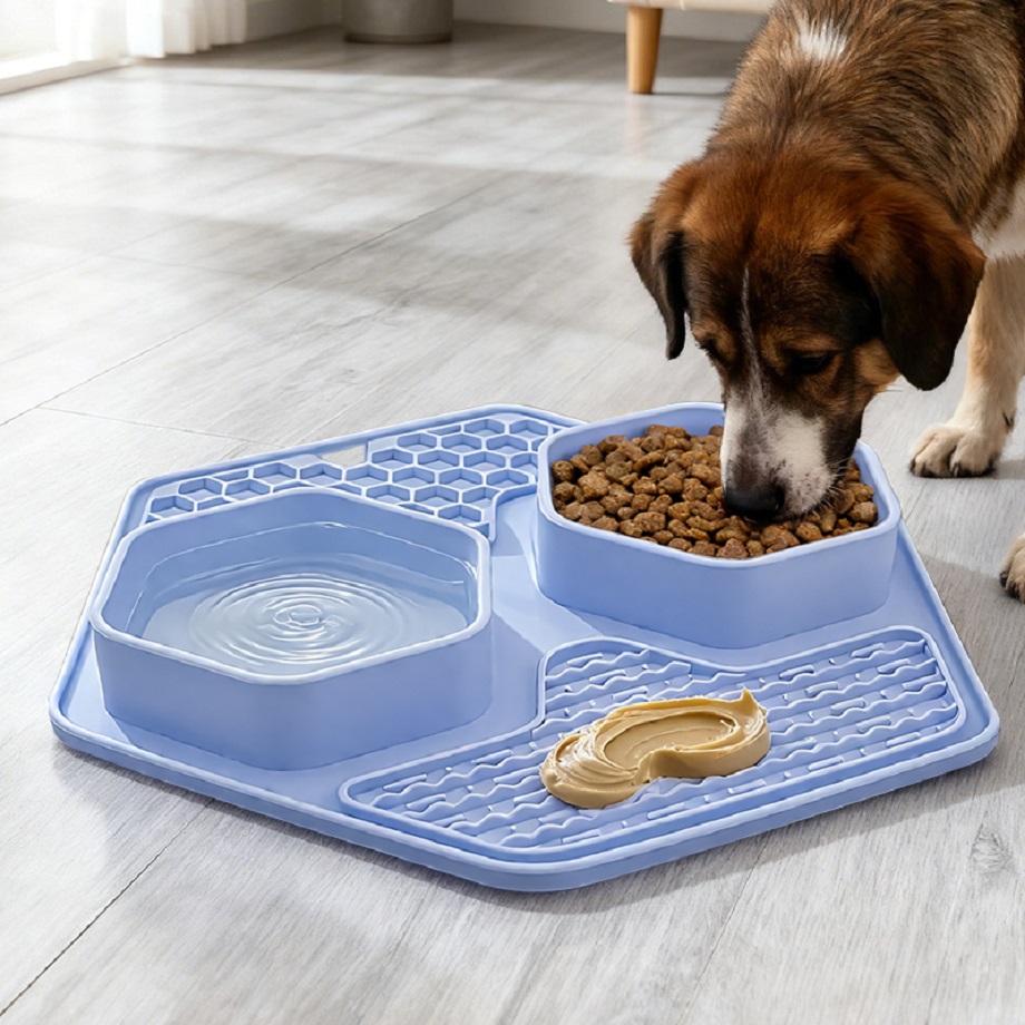 Tapete de silicone para alimentação de cães, que ajuda a diminuir a velocidade com que os cães comem.