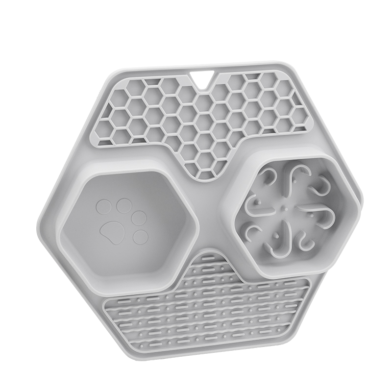Tapete de silicone para alimentação de cães, que ajuda a diminuir a velocidade com que os cães comem.