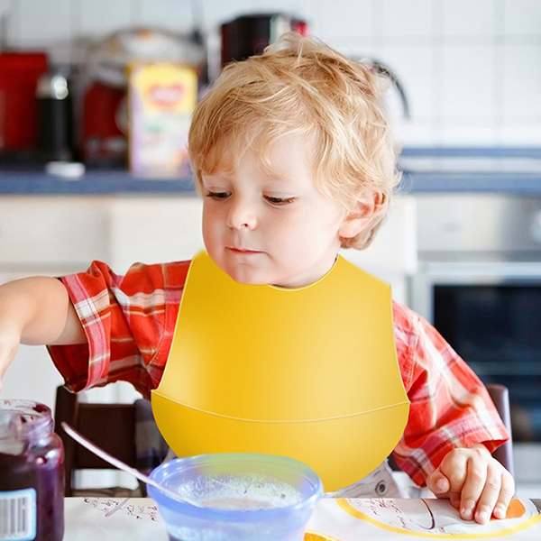 シリコン製ベビーバンダナ