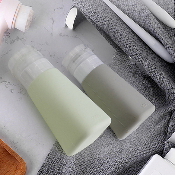 絞れるシリコンボトル