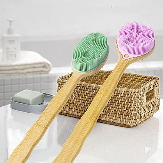 長い柄のバスブラシ