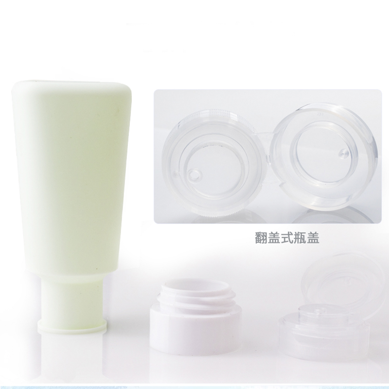 絞れるシリコンボトル