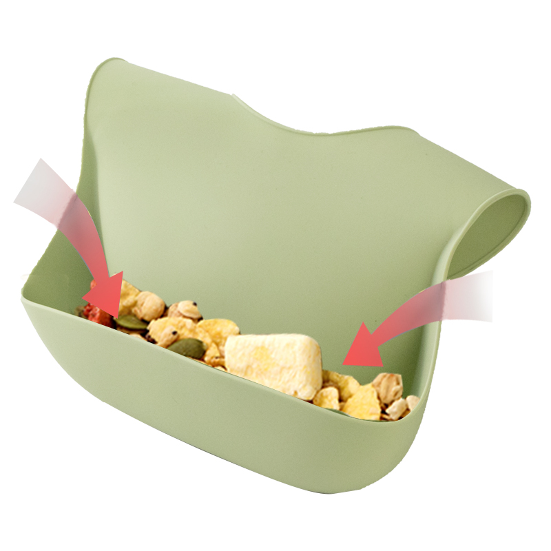 シリコンよだれかけ